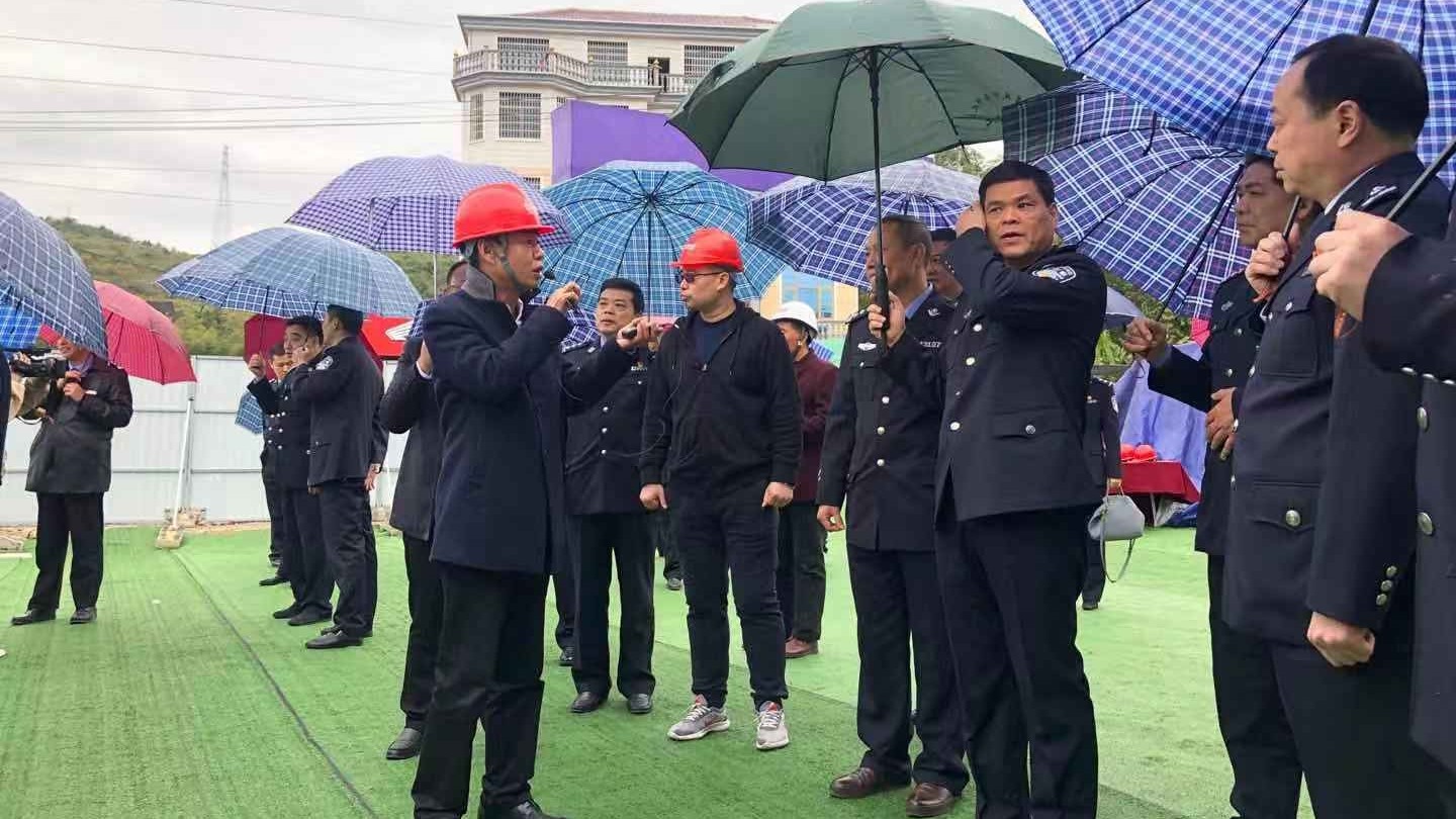 王成良副市長(zhǎng)率婁底市公安系統(tǒng)觀摩團(tuán)赴中連項(xiàng)目考察裝配式建筑